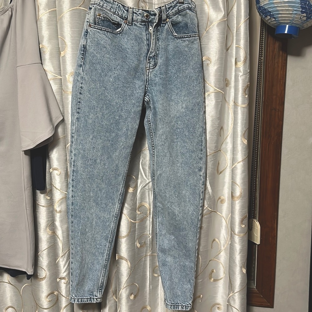 Mom jeans size US 4